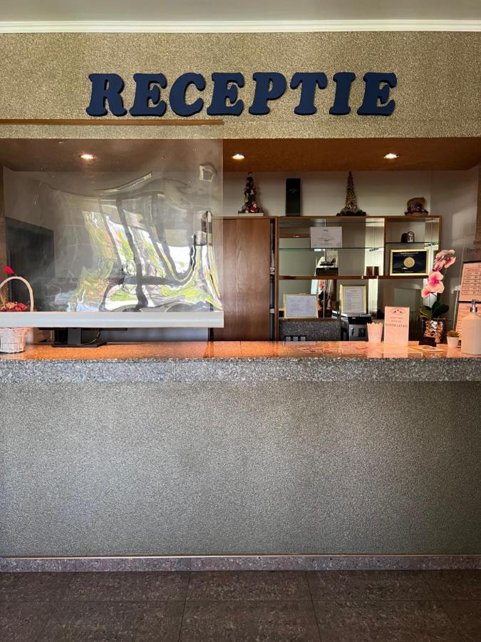 Hotel Doi Taurasi Afumati ภายนอก รูปภาพ