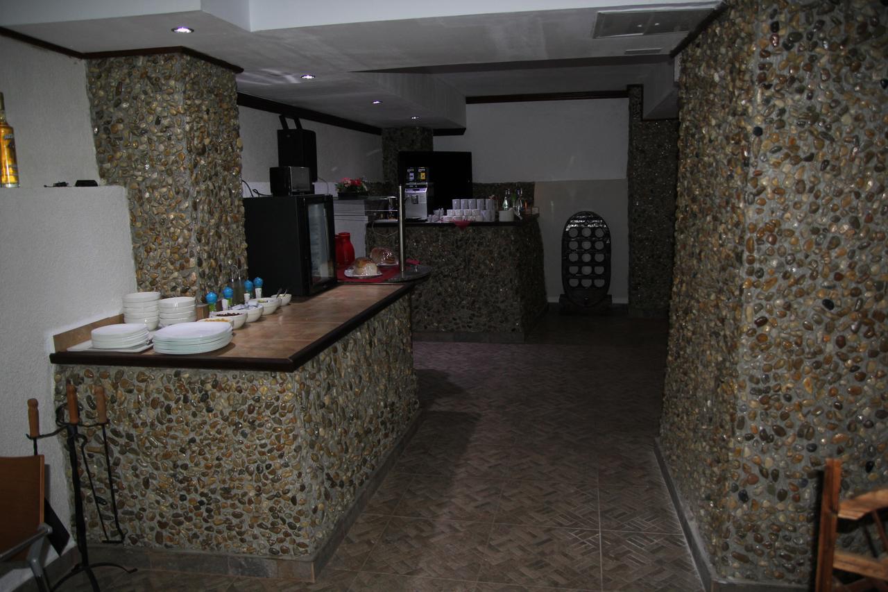 Hotel Doi Taurasi Afumati ภายนอก รูปภาพ