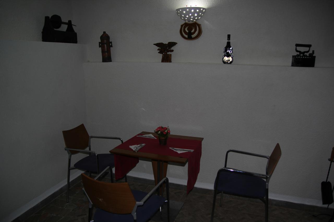Hotel Doi Taurasi Afumati ภายนอก รูปภาพ